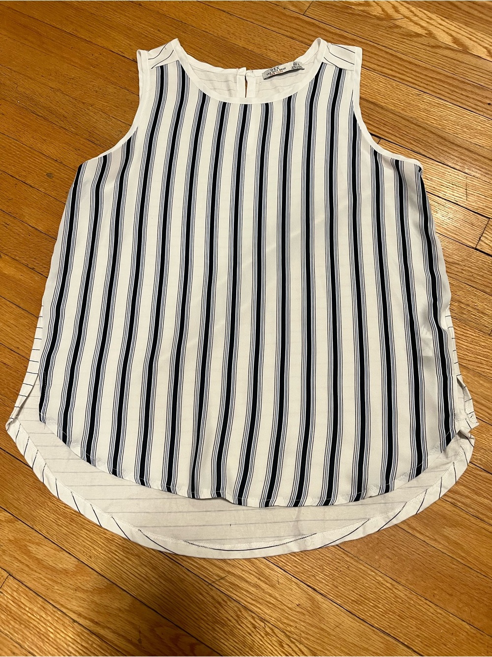 NWOT- Dex White sleeveless top with Blue Vertical Stripes, size L